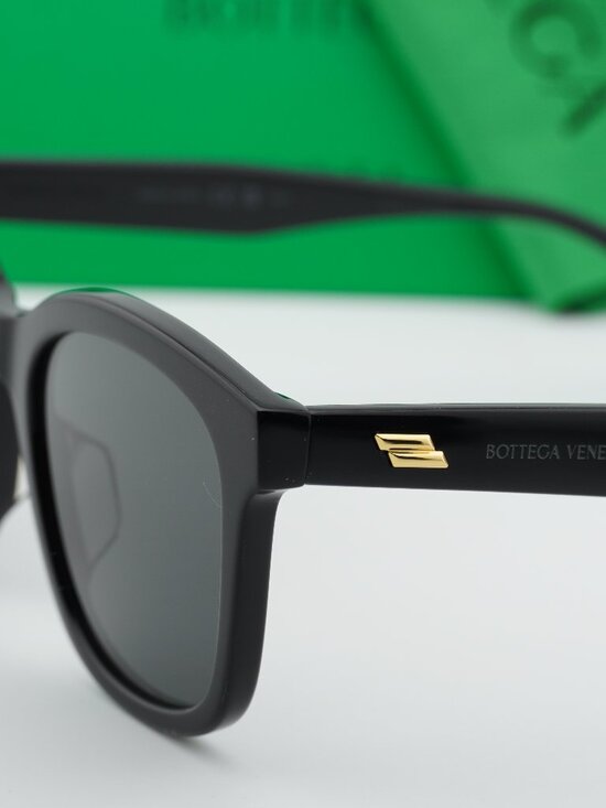 Bottega Venetta BV1080SK 001 Square Unisex Sunglasses - Black / Grey main image 3